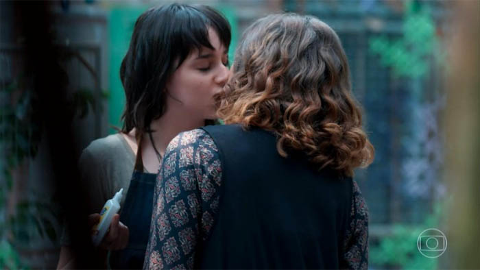 Beijo de Lica e Samantha - Malhação Viva a Diferença