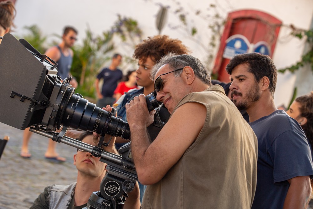 Humberto Martins como Herculano, diretor de cinema que está rodando o filme de seus sonhos — Foto: Paulo Damasceno/Gshow
