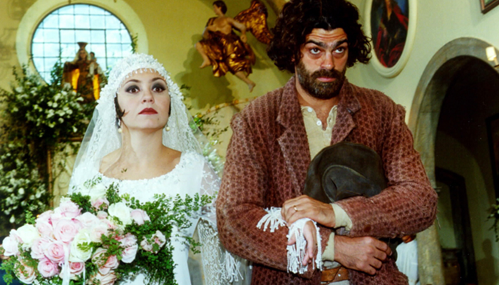 Adriana Esteves e Eduardo Moscovis em cena de O Cravo e a Rosa (Foto: Divulgação)