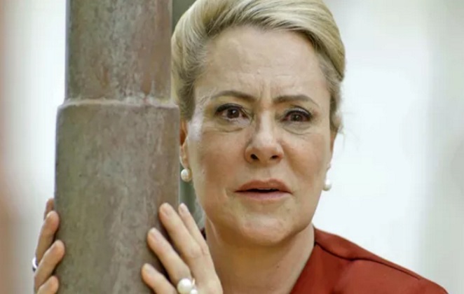 Mirtes em cena da novela O Sétimo Guardião, da Globo (Foto: Reprodução)