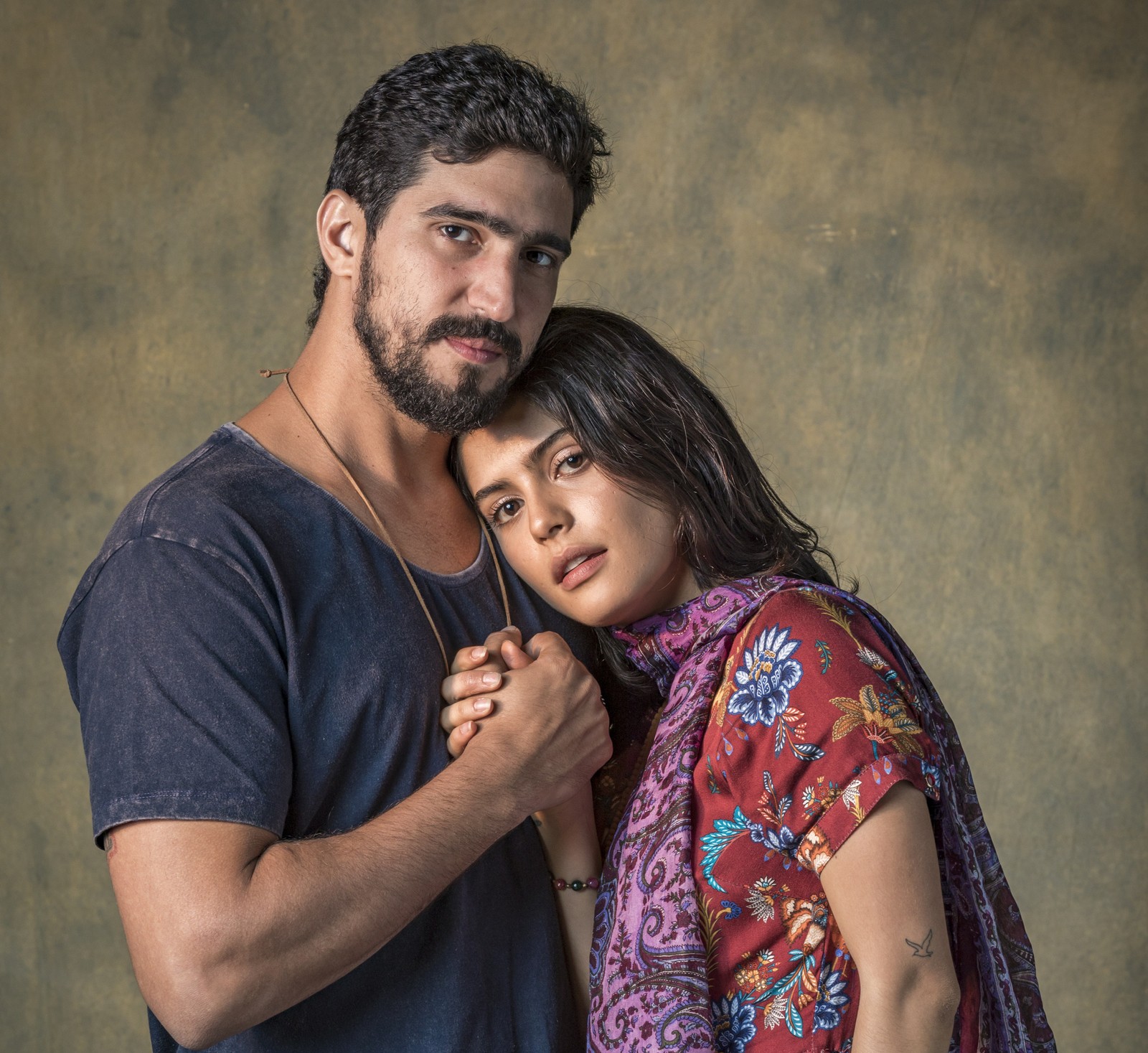 Jamil e Laila em cena da novela Órfãos da Terra (Foto: Divulgação/Globo)