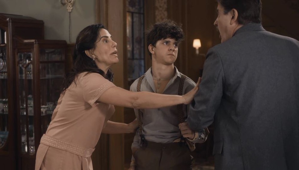 Júlio fica furioso com Alfredo em Éramos Seis (Foto: TV Globo)