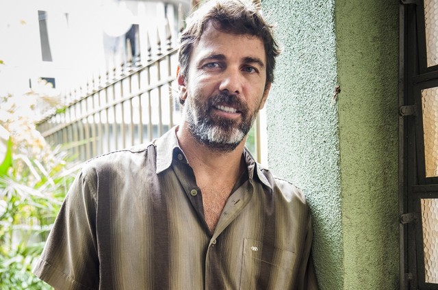 Marcelo Faria interpreta o Elias na novela Bom Sucesso (Foto: Reprodução)