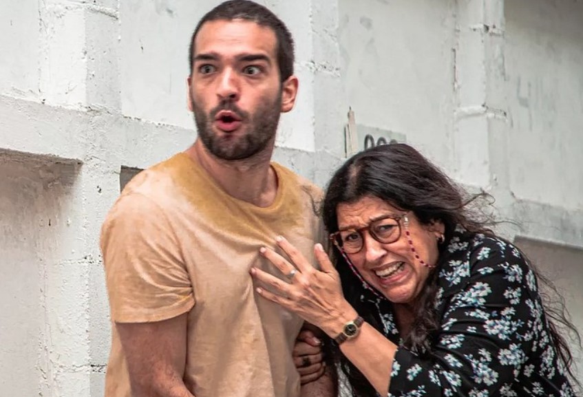 Sandro e Lurdes em cena da novela Amor de Mãe (Foto: Reprodução)