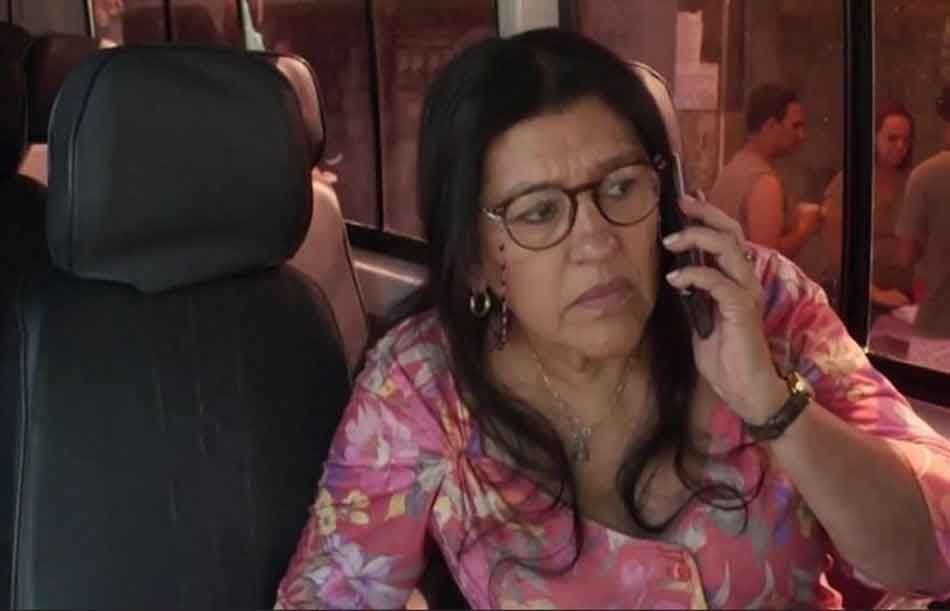 Lurdes em cena da novela das 21h da Globo, Amor de Mãe (Foto: Reprodução)