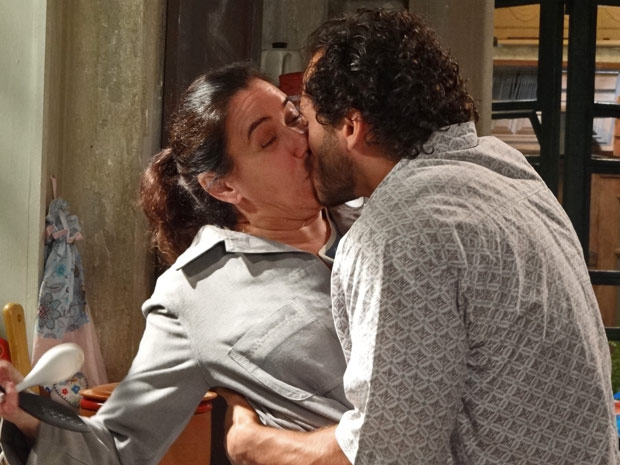Guaracy beijará Griselda em Fina Estampa - Foto: Reprodução