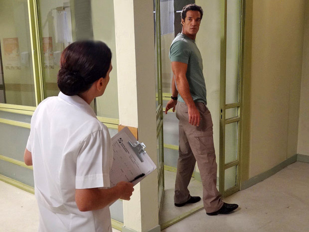Ferdinand invade hospital em Fina Estampa - Foto: Reprodução