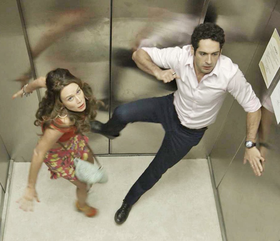 Tancinha e Beto ficam presos no elevador em Haja Coração - Foto: Reprodução