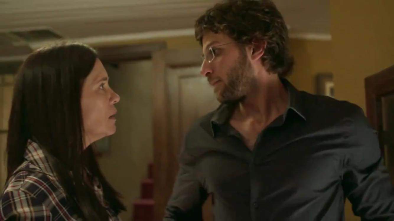 Danilo e Thelma em cena da novela Amor de Mãe - Foto: Reprodução
