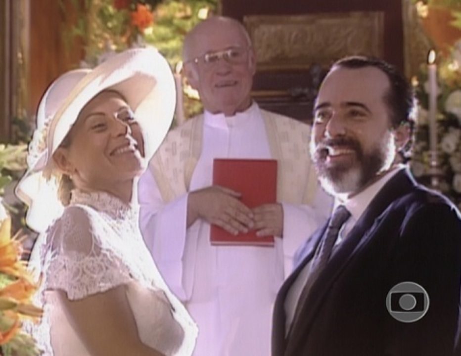Helena e Miguel em cena da novela Laços de Família - Foto: Reprodução