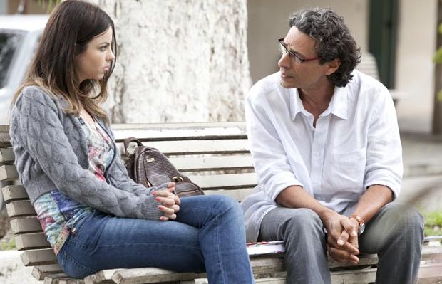 Em A Vida da Gente, Renato e Alice terão uma conversa sincera (Foto: Reprodução/ Globo)