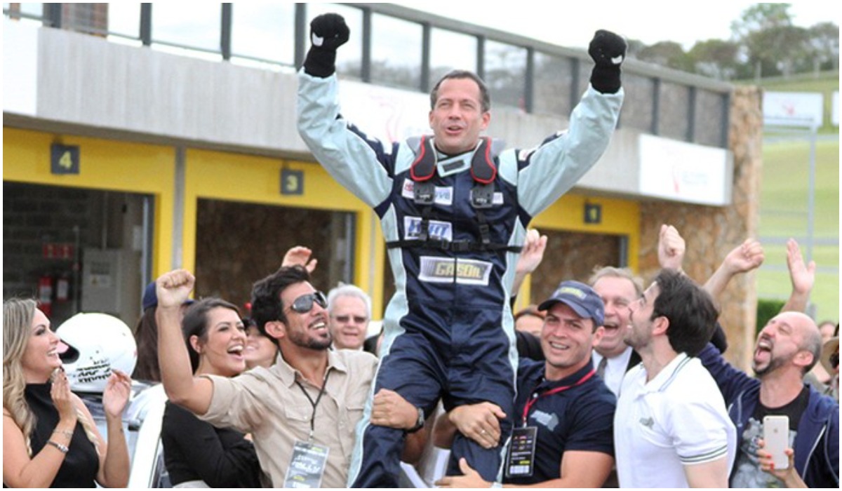 Após fixar como piloto da Mercúrio, Apolo se consagrará o grande campeão em Haja Coração (Foto: Globo)