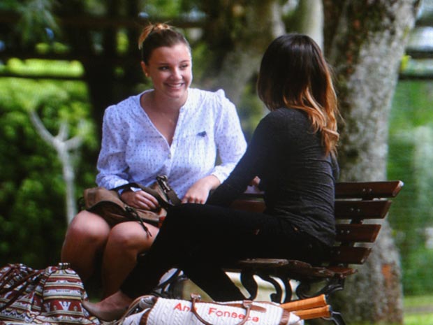 Ana conversa com Sofia na novela A Vida da Gente - Foto: Reprodução