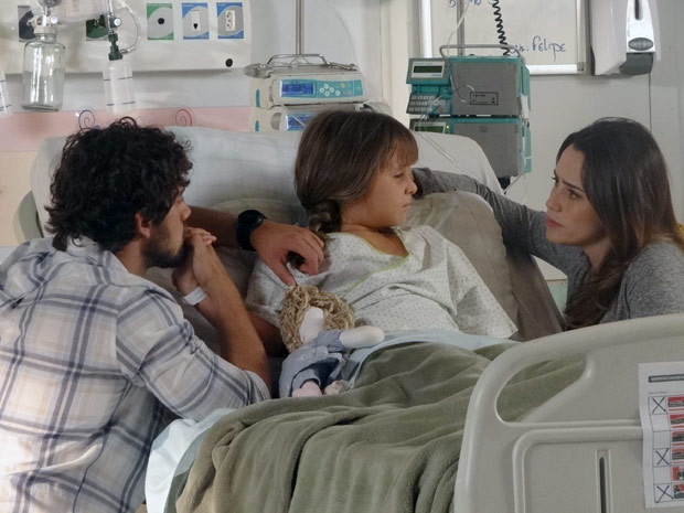 Em A Vida da Gente, Ana e Rodrigo darão forças para Júlia (Foto: Reprodução)