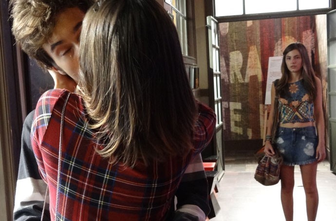 João e Vick são pegos se beijando em Malhação - Foto: Reprodução