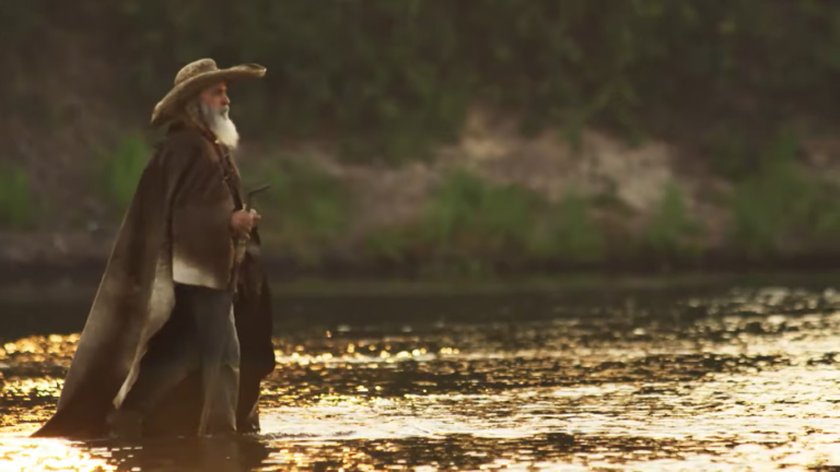Velho do Rio passeando pelas águas em cena da novela Pantanal