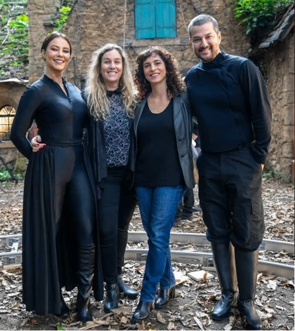 Paolla Oliveira, Natália Grimberg, Rosane Svartman e Marcelo Serrado nas gravações de Cara e Coragem