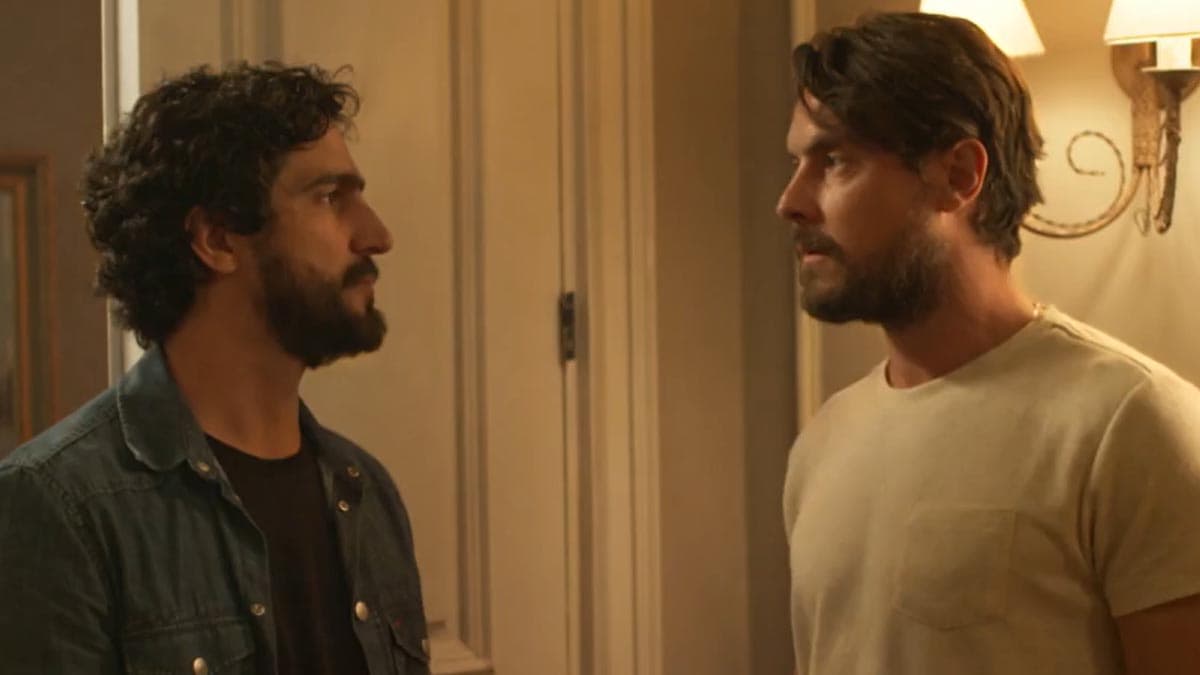 Tertulinho e José Mendes se enfrentando em cena da novela Mar do Sertão