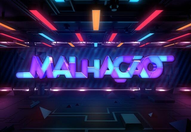 O logo da novela Malhação 2010 possui fundo escuro, com as letras em neon (azul claro e roxo)