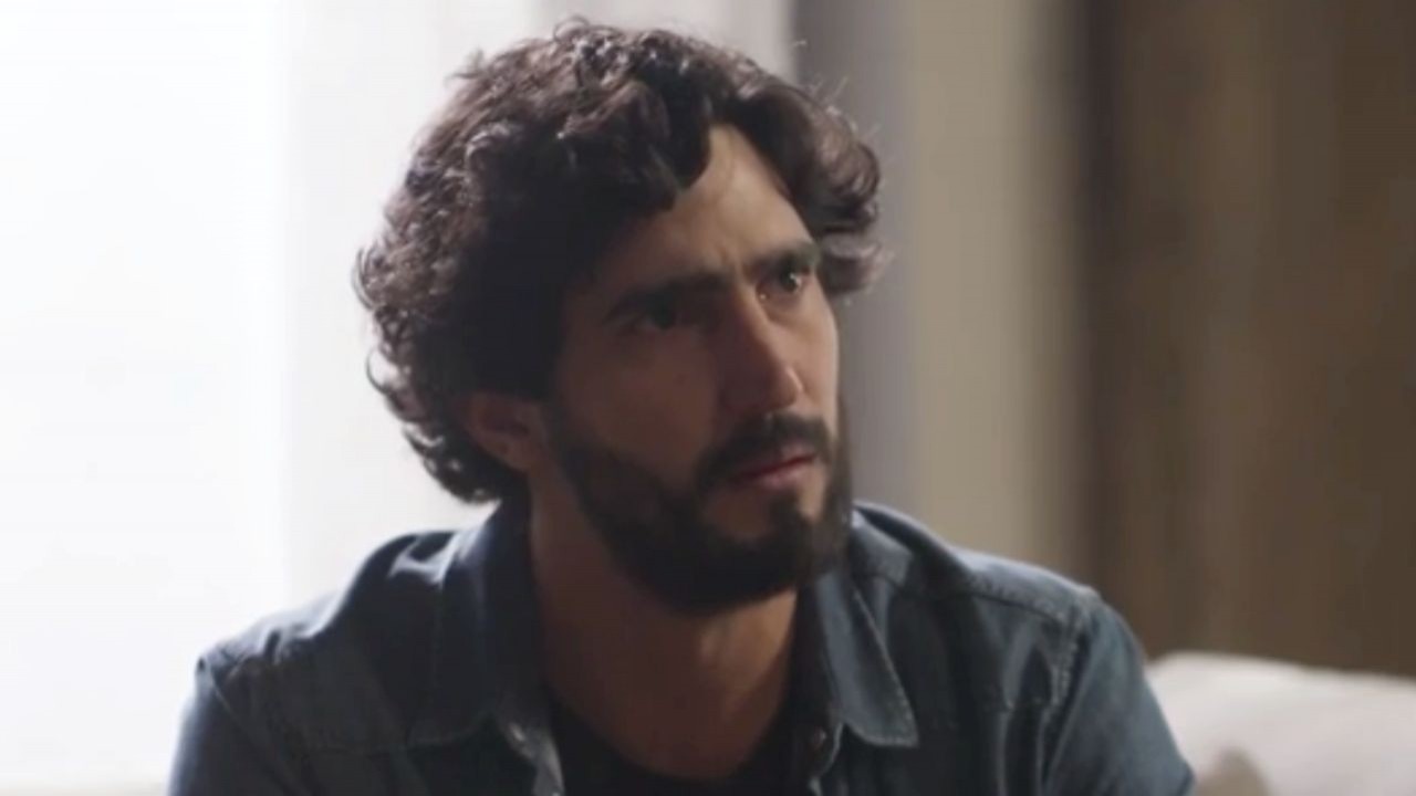 Tertulinho, personagem de Renato Góes, em cena da novela Mar do Sertão