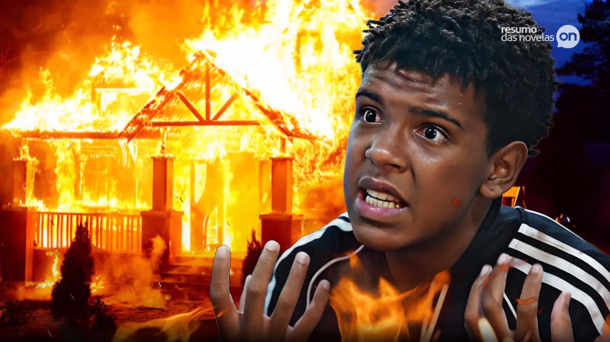Montagem em que Theo aparece assustado diante de uma casa incendiada na novela Travessia